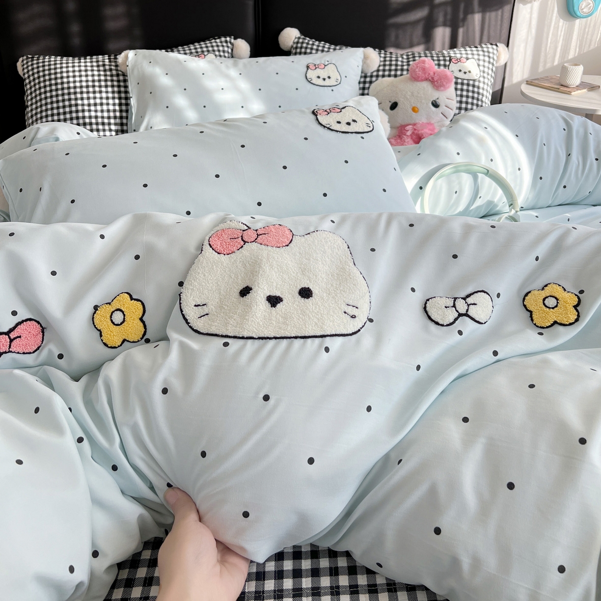 91家纺网 家纺一手货源 找家纺 （总）富米莱（原臻工厂） 2026新款水洗棉波点毛巾绣黑格球球款床盖床裙四件套