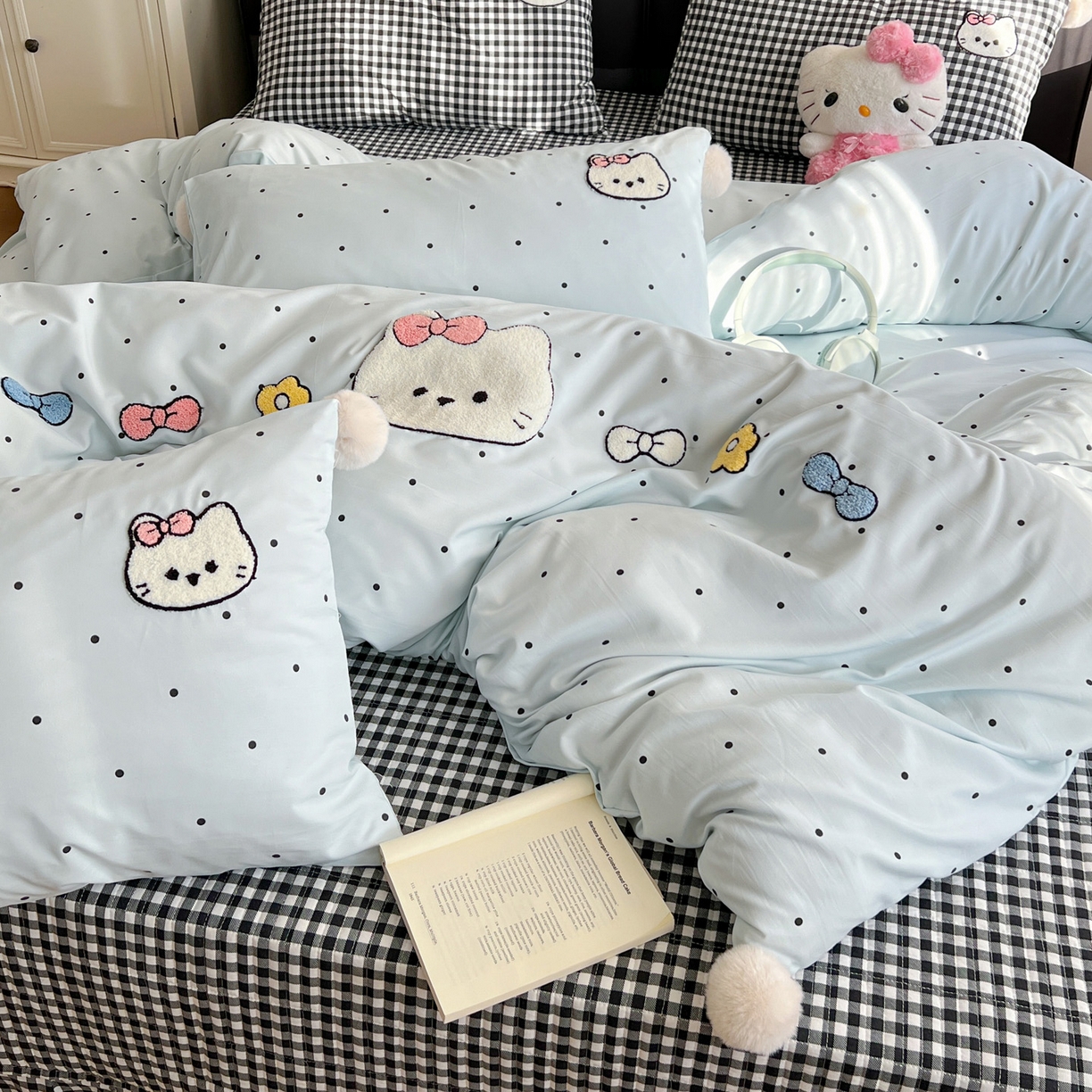 91家纺网 家纺一手货源 找家纺 （总）富米莱（原臻工厂） 2026新款水洗棉波点毛巾绣黑格球球款床盖床裙四件套