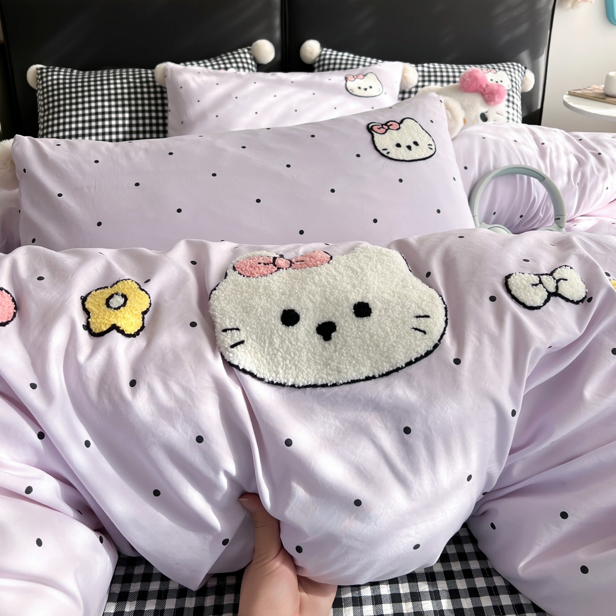 91家纺网 家纺一手货源 找家纺 富米莱（原臻工厂） 2026新款水洗棉波点毛巾绣黑格球球款床盖床裙四件套 幸福猫咪-紫