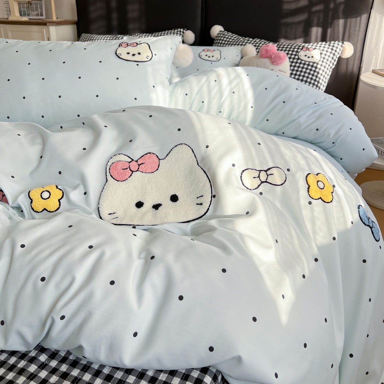 91家纺网 家纺一手货源 找家纺 （总）富米莱（原臻工厂） 2026新款水洗棉波点毛巾绣黑格球球款床盖床裙四件套