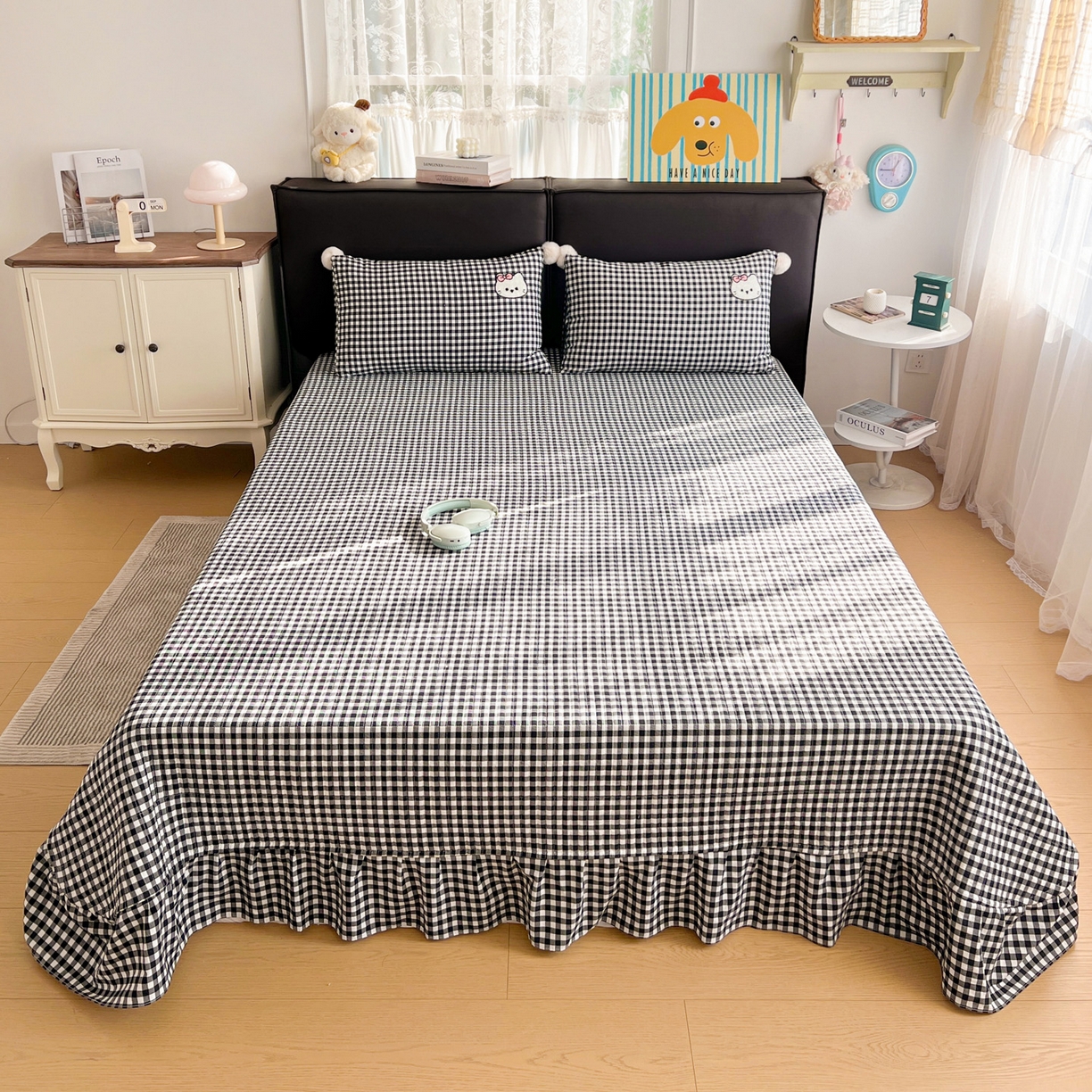 91家纺网 家纺一手货源 找家纺 富米莱（原臻工厂） 2026新款水洗棉波点毛巾绣黑格球球款床盖床裙四件套 幸福猫咪-米