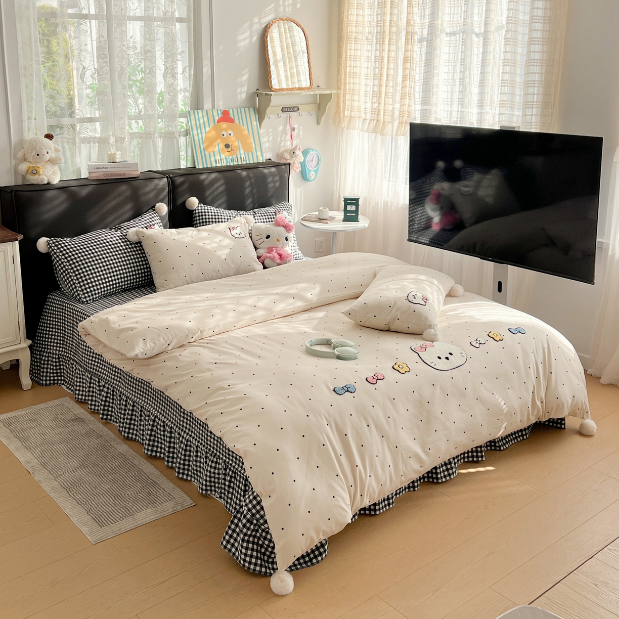 91家纺网 家纺一手货源 找家纺 富米莱（原臻工厂） 2026新款水洗棉波点毛巾绣黑格球球款床盖床裙四件套 幸福猫咪-米
