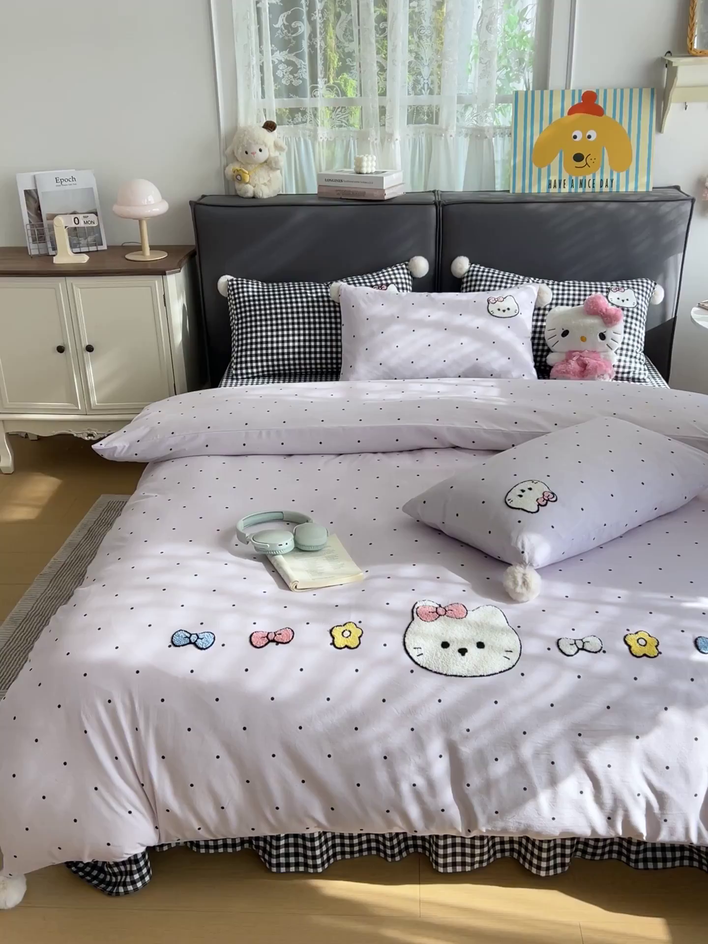 91家纺网 家纺一手货源 找家纺 富米莱（原臻工厂） 2026新款水洗棉波点毛巾绣黑格球球款床盖床裙四件套 幸福猫咪-紫