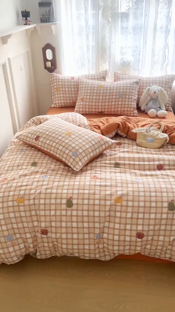 91家纺网 家纺一手货源 找家纺 妖妖家纺 2026新款敲可爱的奶呼呼云感双层纱简约四件套系列 田间瓜瓜