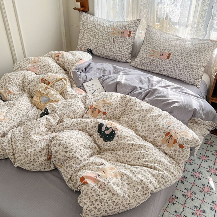 91家纺网 家纺一手货源 找家纺 妖妖家纺 2026新款敲可爱的奶呼呼云感双层纱简约四件套系列 跳跃萌兔