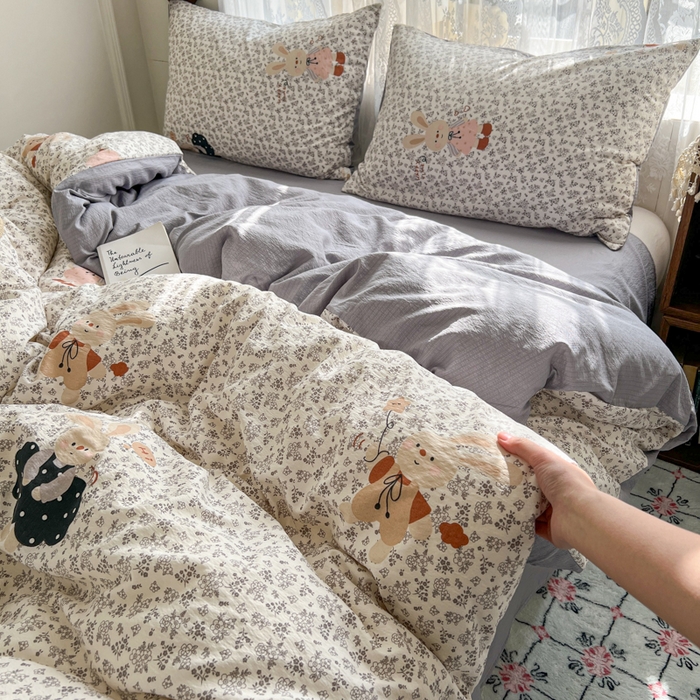 91家纺网 家纺一手货源 找家纺 妖妖家纺 2026新款敲可爱的奶呼呼云感双层纱简约四件套系列 跳跃萌兔