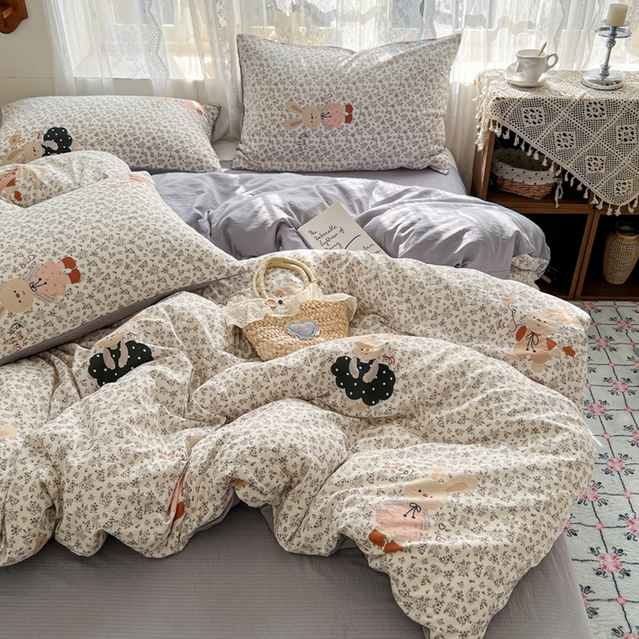 91家纺网 家纺一手货源 找家纺 妖妖家纺 2026新款敲可爱的奶呼呼云感双层纱简约四件套系列 跳跃萌兔