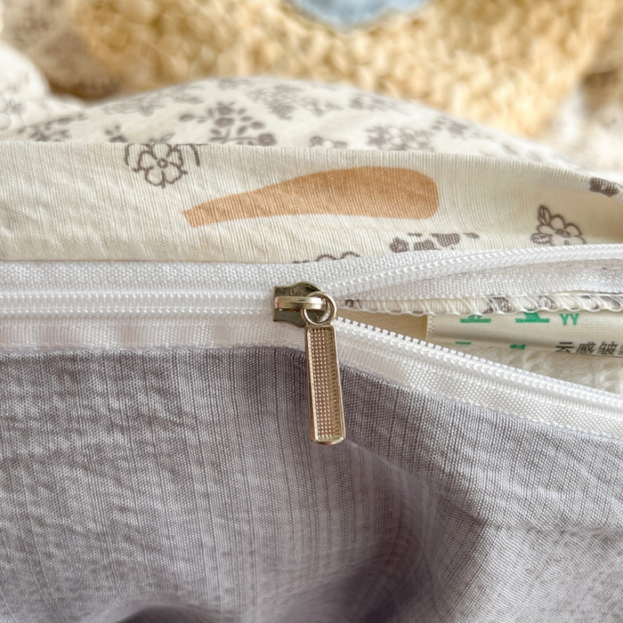 91家纺网 家纺一手货源 找家纺 妖妖家纺 2026新款敲可爱的奶呼呼云感双层纱简约四件套系列 跳跃萌兔