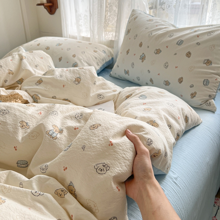 91家纺网 家纺一手货源 找家纺 妖妖家纺 2026新款敲可爱的奶呼呼云感双层纱简约四件套系列 汪汪团簇