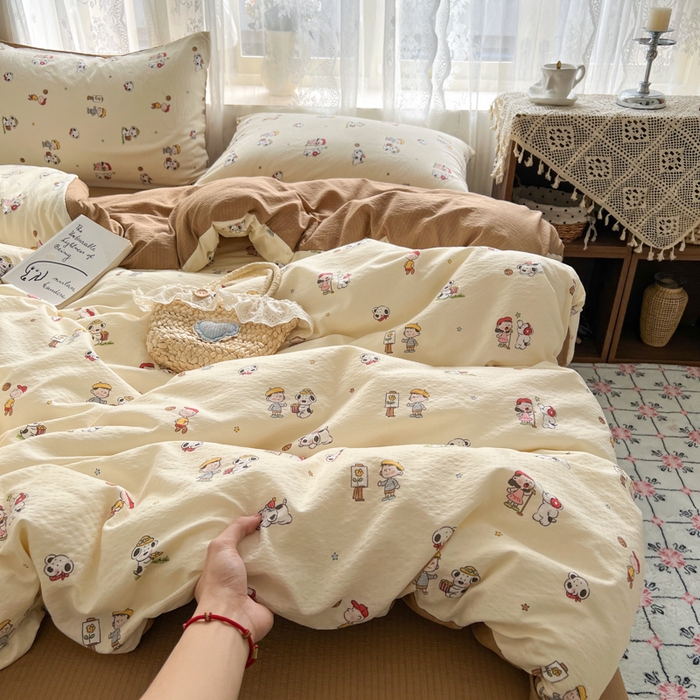 91家纺网 家纺一手货源 找家纺 妖妖家纺 2026新款敲可爱的奶呼呼云感双层纱简约四件套系列 温馨童梦