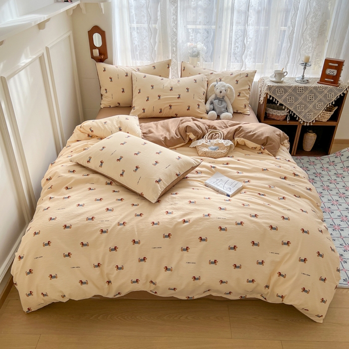 91家纺网 家纺一手货源 找家纺 妖妖家纺 2026新款敲可爱的奶呼呼云感双层纱简约四件套系列 小狗入学