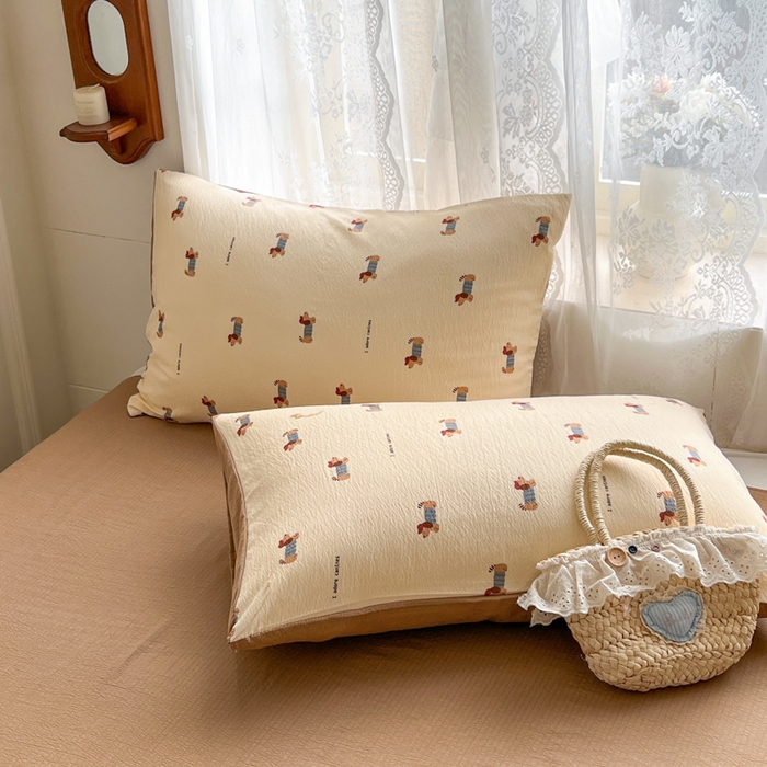 91家纺网 家纺一手货源 找家纺 妖妖家纺 2026新款敲可爱的奶呼呼云感双层纱简约四件套系列 小狗入学