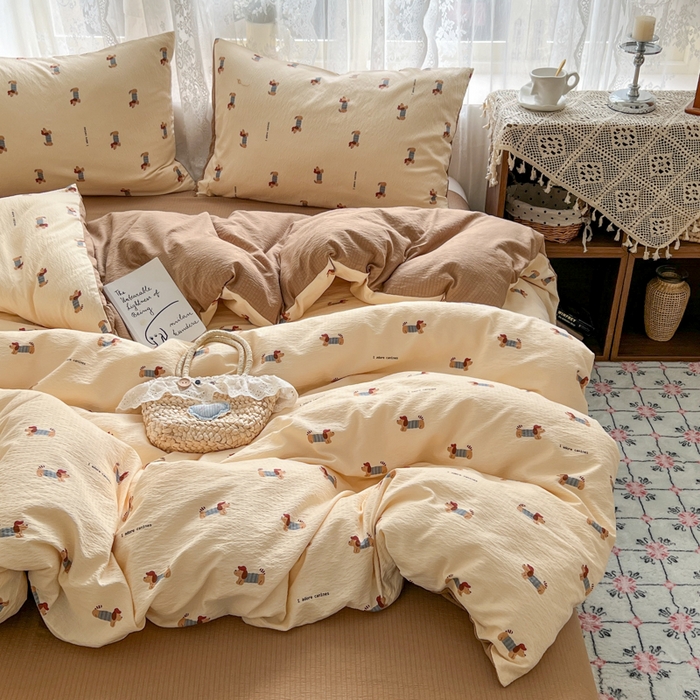 91家纺网 家纺一手货源 找家纺 妖妖家纺 2026新款敲可爱的奶呼呼云感双层纱简约四件套系列 小狗入学