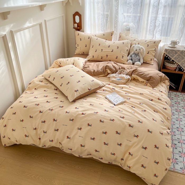 91家纺网 家纺一手货源 找家纺 妖妖家纺 2026新款敲可爱的奶呼呼云感双层纱简约四件套系列 小狗入学