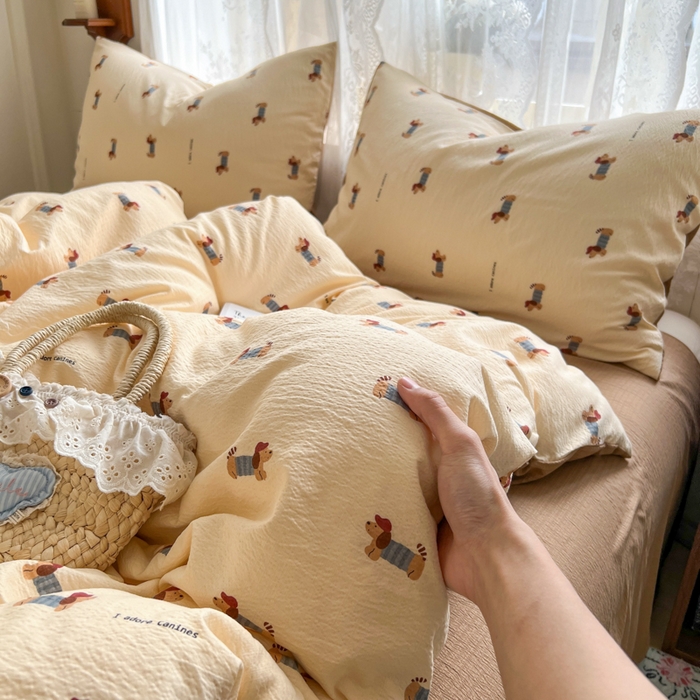 91家纺网 家纺一手货源 找家纺 妖妖家纺 2026新款敲可爱的奶呼呼云感双层纱简约四件套系列 小狗入学