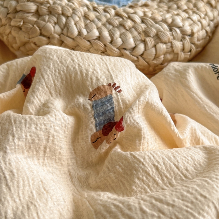 91家纺网 家纺一手货源 找家纺 妖妖家纺 2026新款敲可爱的奶呼呼云感双层纱简约四件套系列 小狗入学