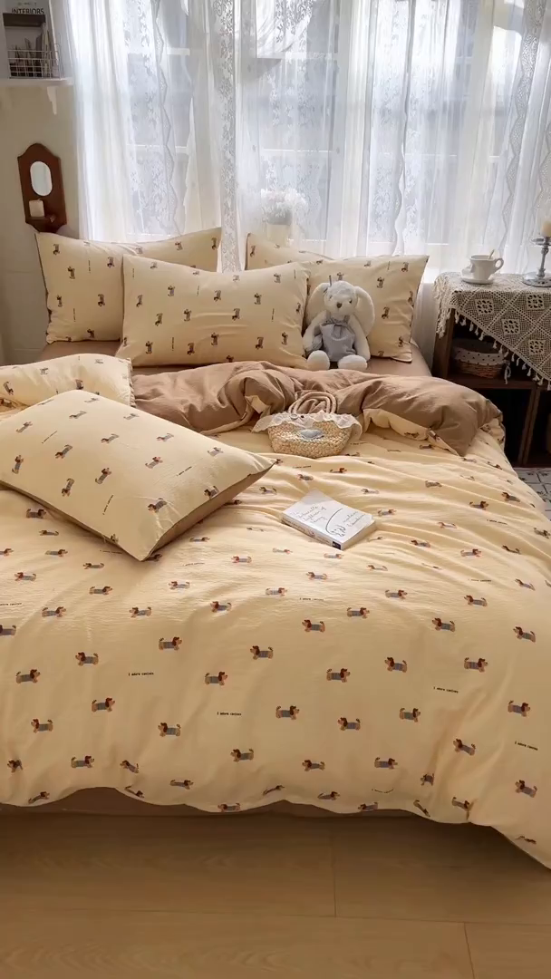 91家纺网 家纺一手货源 找家纺 妖妖家纺 2026新款敲可爱的奶呼呼云感双层纱简约四件套系列 小狗入学