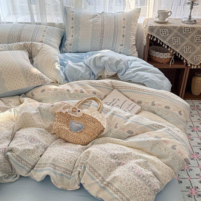 91家纺网 家纺一手货源 找家纺 妖妖家纺 2026新款敲可爱的奶呼呼云感双层纱简约四件套系列 小兔啵啵花