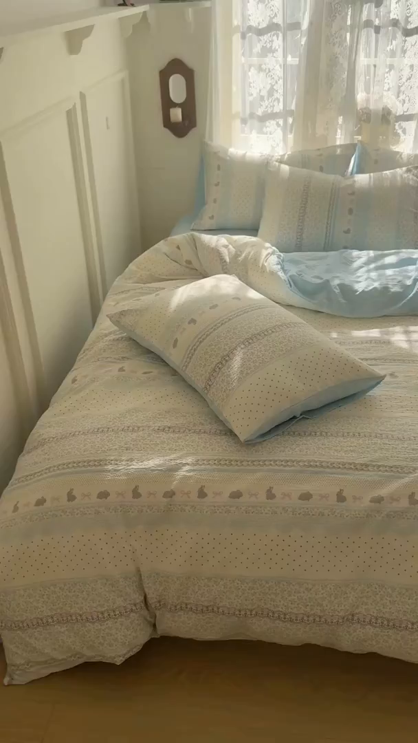 91家纺网 家纺一手货源 找家纺 妖妖家纺 2026新款敲可爱的奶呼呼云感双层纱简约四件套系列 小兔啵啵花