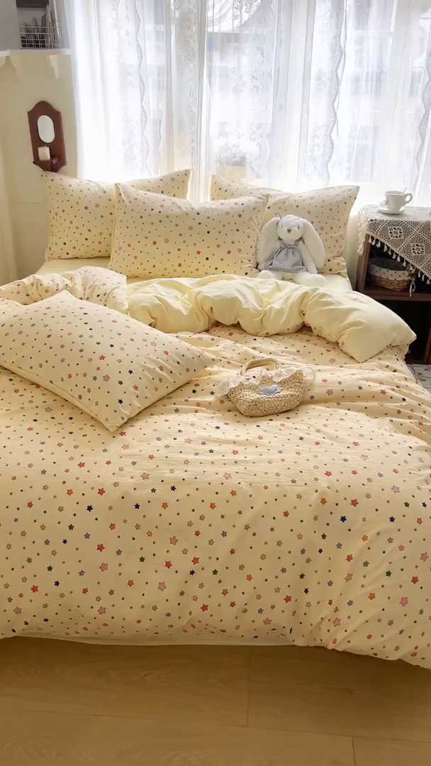 91家纺网 家纺一手货源 找家纺 妖妖家纺 2026新款敲可爱的奶呼呼云感双层纱简约四件套系列 星星流光