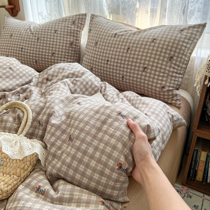 91家纺网 家纺一手货源 找家纺 妖妖家纺 2026新款敲可爱的奶呼呼云感双层纱简约四件套系列 英伦小汪