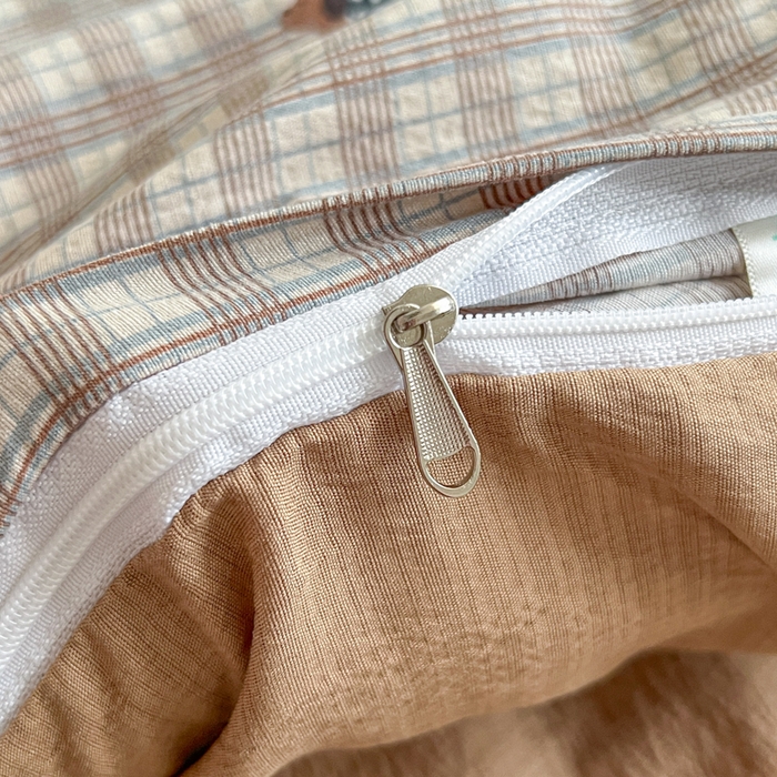 91家纺网 家纺一手货源 找家纺 妖妖家纺 2026新款敲可爱的奶呼呼云感双层纱简约四件套系列 英伦小汪