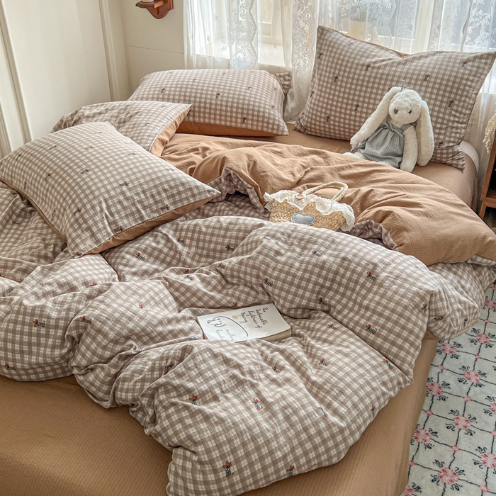 91家纺网 家纺一手货源 找家纺 妖妖家纺 2026新款敲可爱的奶呼呼云感双层纱简约四件套系列 英伦小汪