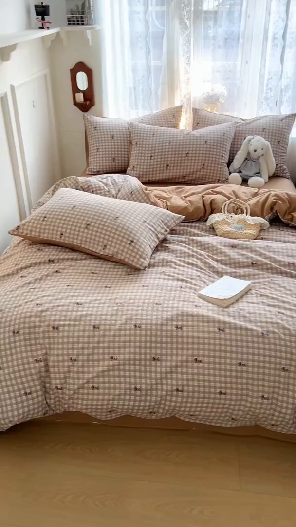 91家纺网 家纺一手货源 找家纺 妖妖家纺 2026新款敲可爱的奶呼呼云感双层纱简约四件套系列 英伦小汪