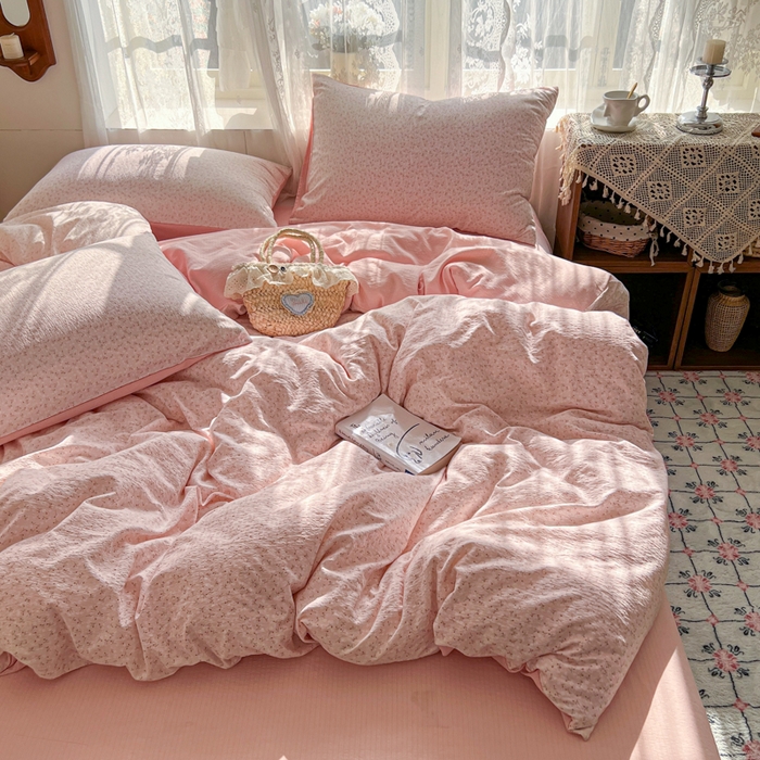 91家纺网 家纺一手货源 找家纺 妖妖家纺 2026新款敲可爱的奶呼呼云感双层纱简约四件套系列 月垂瓣