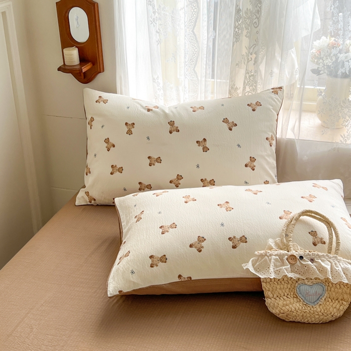 91家纺网 家纺一手货源 找家纺 妖妖家纺 2026新款敲可爱的奶呼呼云感双层纱简约四件套系列 云朵小熊