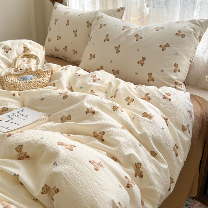 91家纺网 家纺一手货源 找家纺 妖妖家纺 2026新款敲可爱的奶呼呼云感双层纱简约四件套系列 云朵小熊