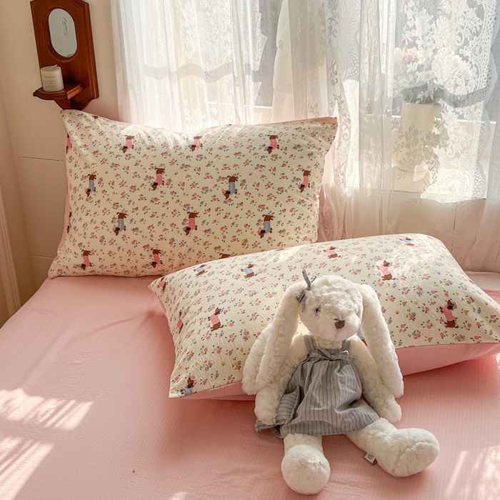 91家纺网 家纺一手货源 找家纺 妖妖家纺 2026新款敲可爱的奶呼呼云感双层纱简约四件套系列 爪印花间