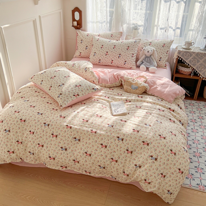 91家纺网 家纺一手货源 找家纺 妖妖家纺 2026新款敲可爱的奶呼呼云感双层纱简约四件套系列 爪印花间