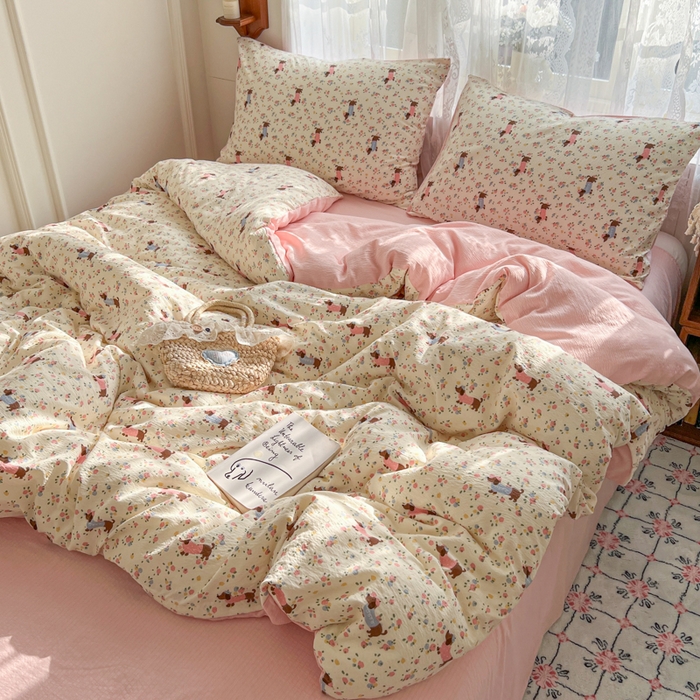 91家纺网 家纺一手货源 找家纺 妖妖家纺 2026新款敲可爱的奶呼呼云感双层纱简约四件套系列 爪印花间