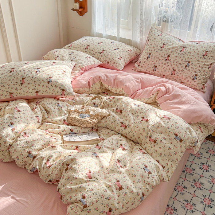 91家纺网 家纺一手货源 找家纺 妖妖家纺 2026新款敲可爱的奶呼呼云感双层纱简约四件套系列 爪印花间