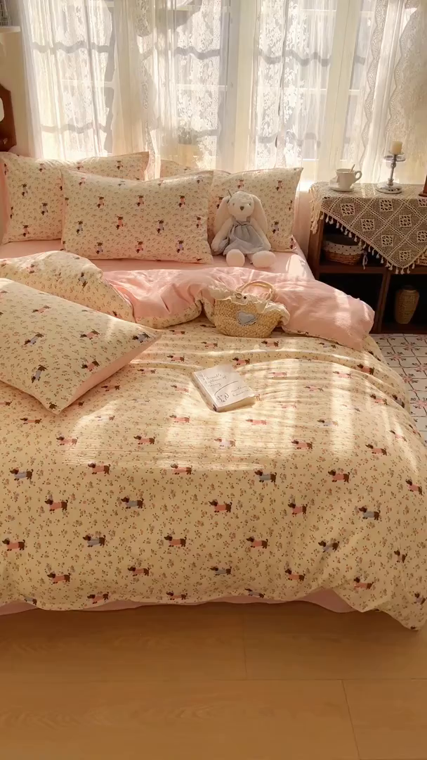 91家纺网 家纺一手货源 找家纺 妖妖家纺 2026新款敲可爱的奶呼呼云感双层纱简约四件套系列 爪印花间