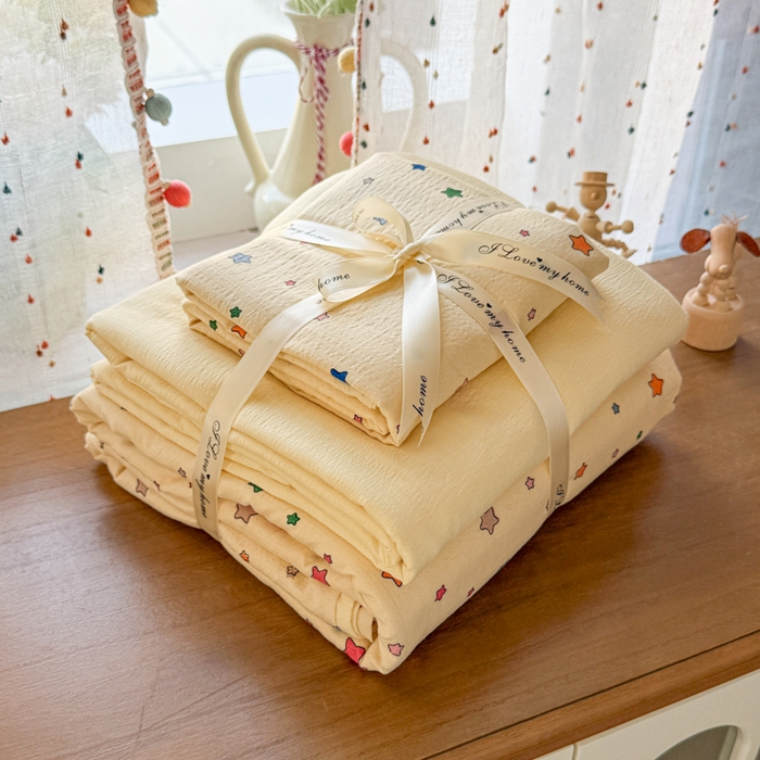 91家纺网 家纺一手货源 找家纺 妖妖家纺 2026新款敲可爱的奶呼呼云感双层纱简约四件套系列 叠拍