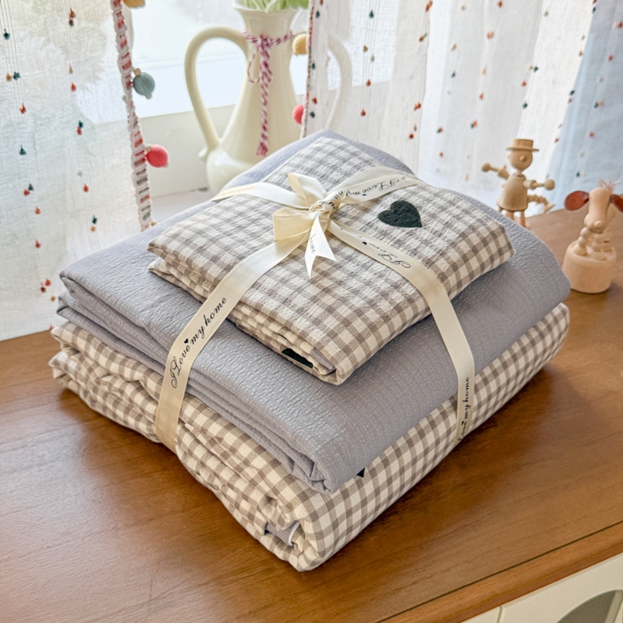 91家纺网 家纺一手货源 找家纺 妖妖家纺 2026新款敲可爱的奶呼呼云感双层纱简约四件套系列 叠拍