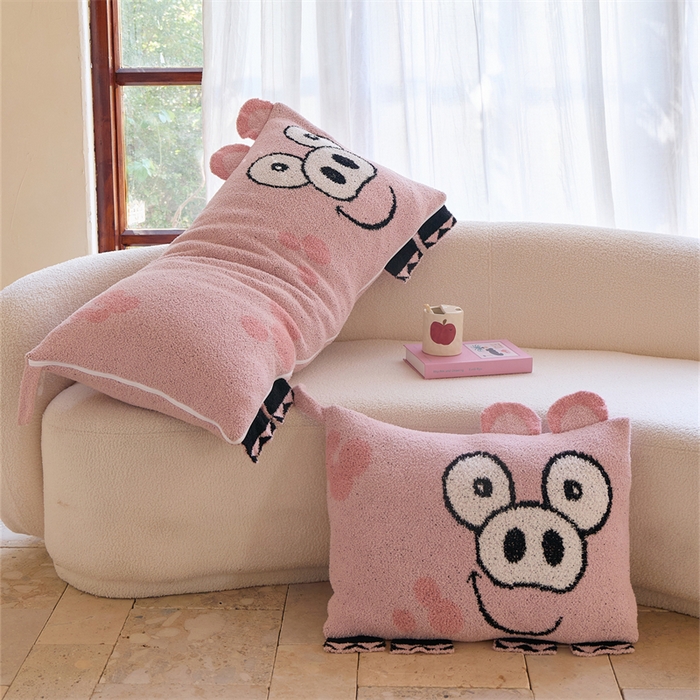 91家纺网 家纺一手货源 找家纺 暖绵绵家纺 2026新款可爱卡通半边绒抱枕含芯-黎花猪（大号抱枕券后/折后零售价不得低于153元，小号抱枕不得低于99元） 组合图