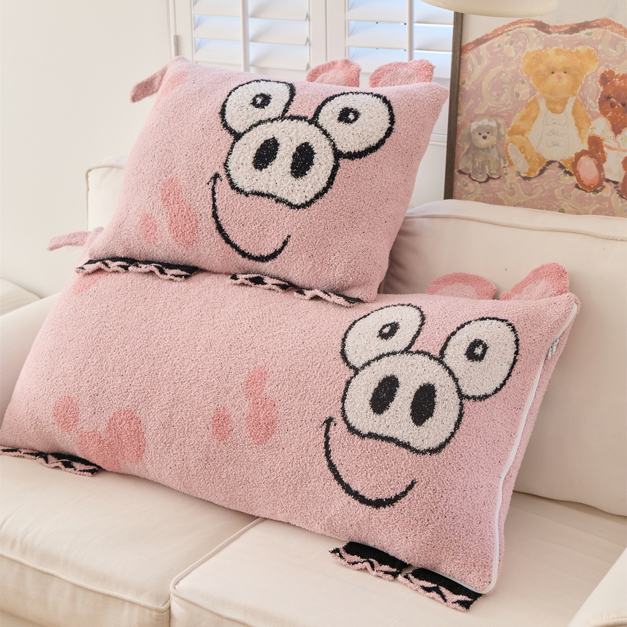 91家纺网 家纺一手货源 找家纺 暖绵绵家纺 2026新款可爱卡通半边绒抱枕含芯-黎花猪（大号抱枕券后/折后零售价不得低于153元，小号抱枕不得低于99元） 组合图