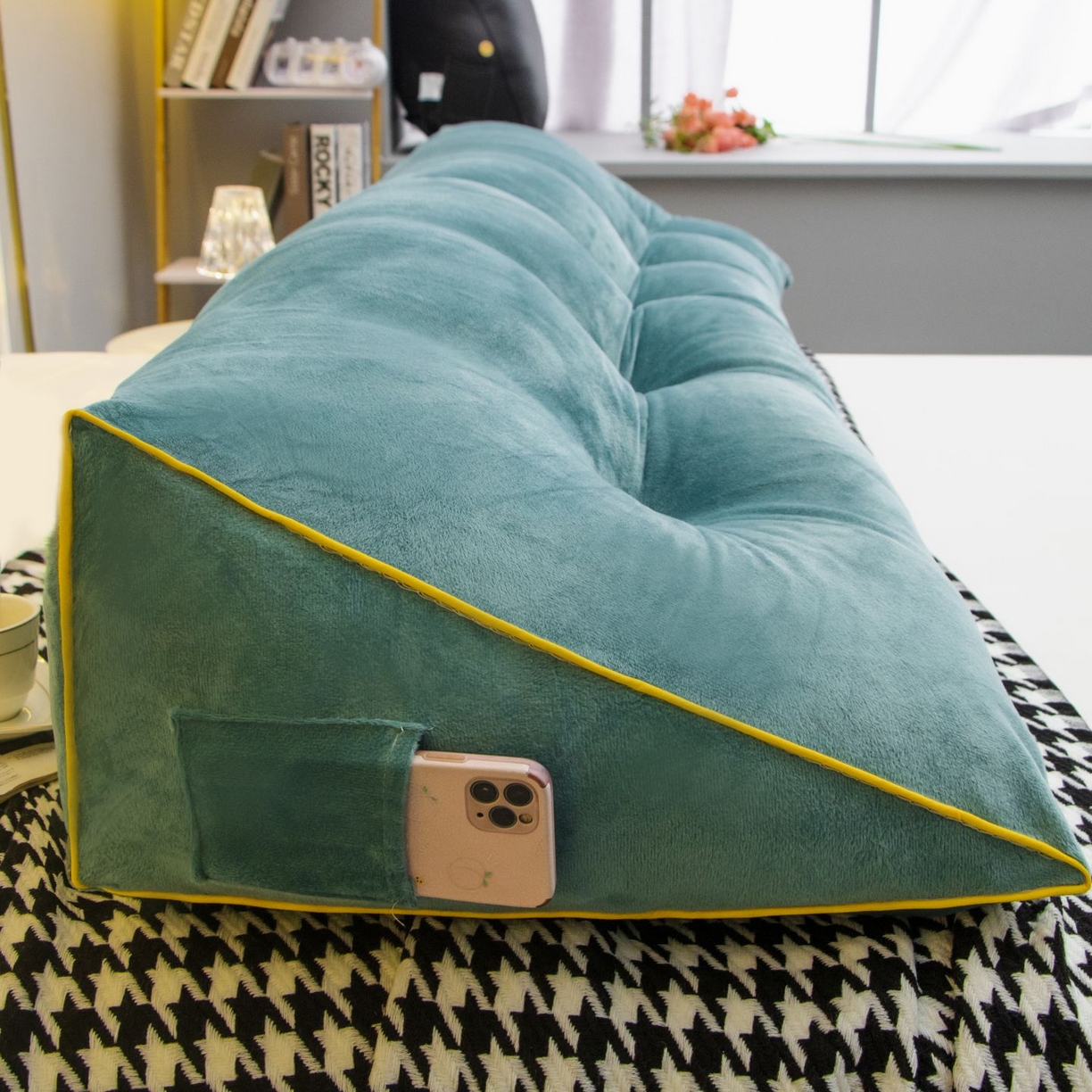 91家纺网 家纺一手货源 找家纺 （总）沐沐家纺 2026新款宝宝绒三角大靠垫