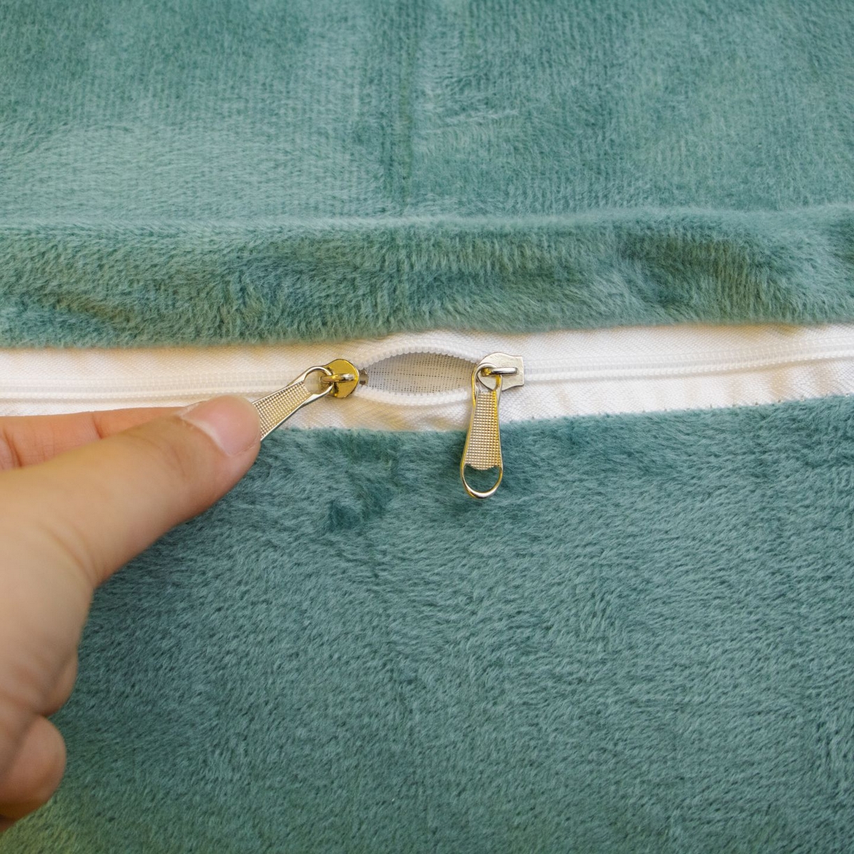 91家纺网 家纺一手货源 找家纺 （总）沐沐家纺 2026新款宝宝绒三角大靠垫