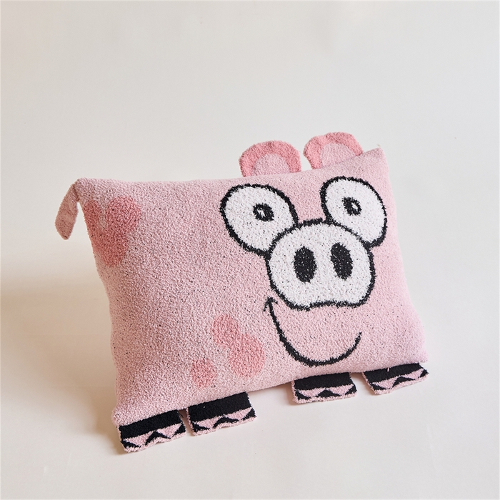 91家纺网 家纺一手货源 找家纺 暖绵绵家纺 2026新款可爱卡通半边绒抱枕含芯-黎花猪（大号抱枕券后/折后零售价不得低于153元，小号抱枕不得低于99元） 小号黎花猪