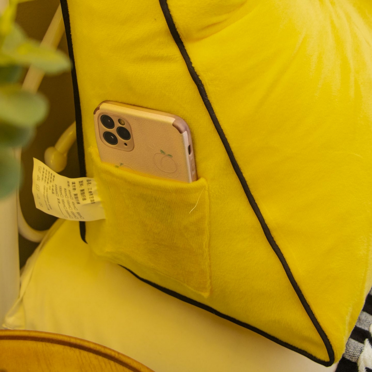 91家纺网 家纺一手货源 找家纺 沐沐家纺 2026新款宝宝绒三角大靠垫 黄色