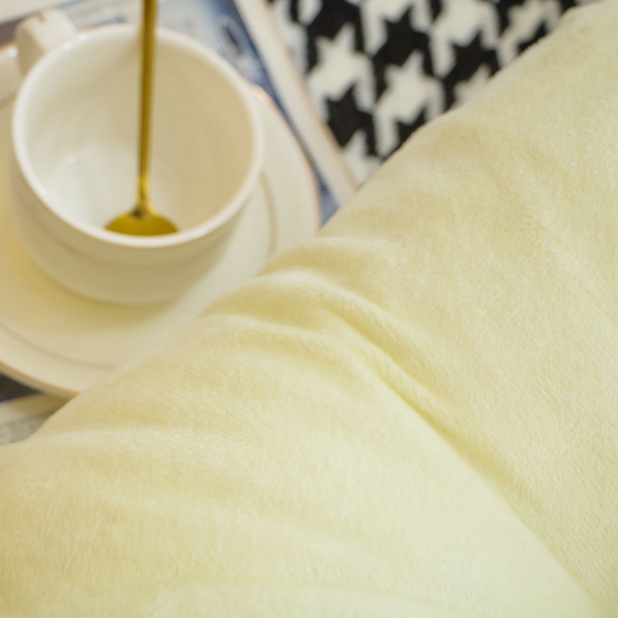 91家纺网 家纺一手货源 找家纺 沐沐家纺 2026新款宝宝绒三角大靠垫 米白