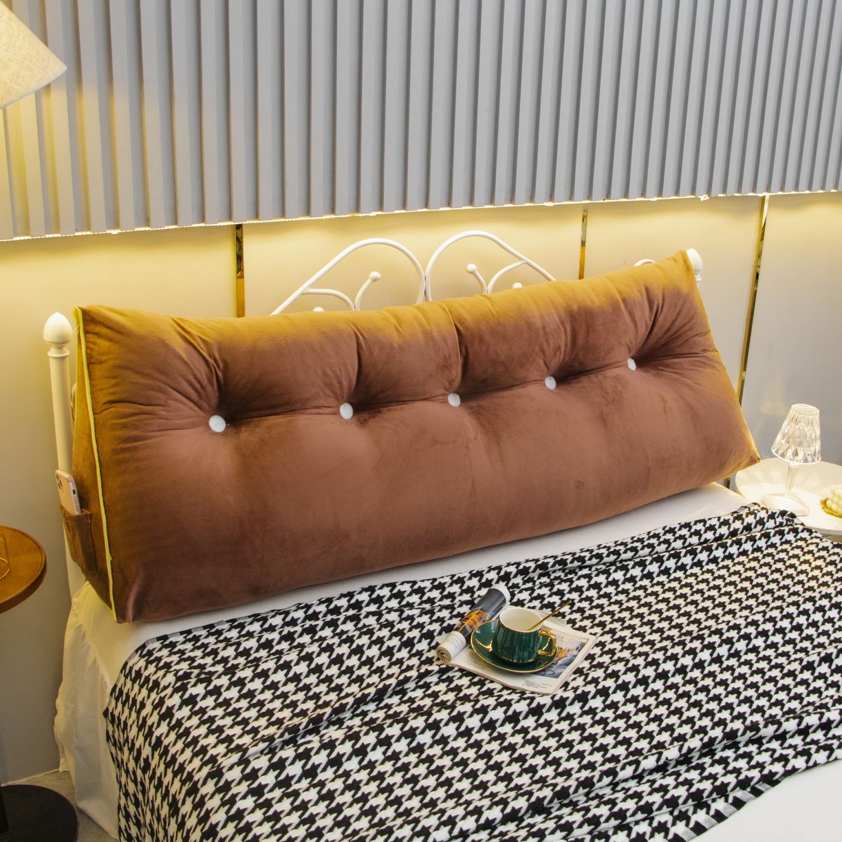 91家纺网 家纺一手货源 找家纺 沐沐家纺 2026新款宝宝绒三角大靠垫 驼色