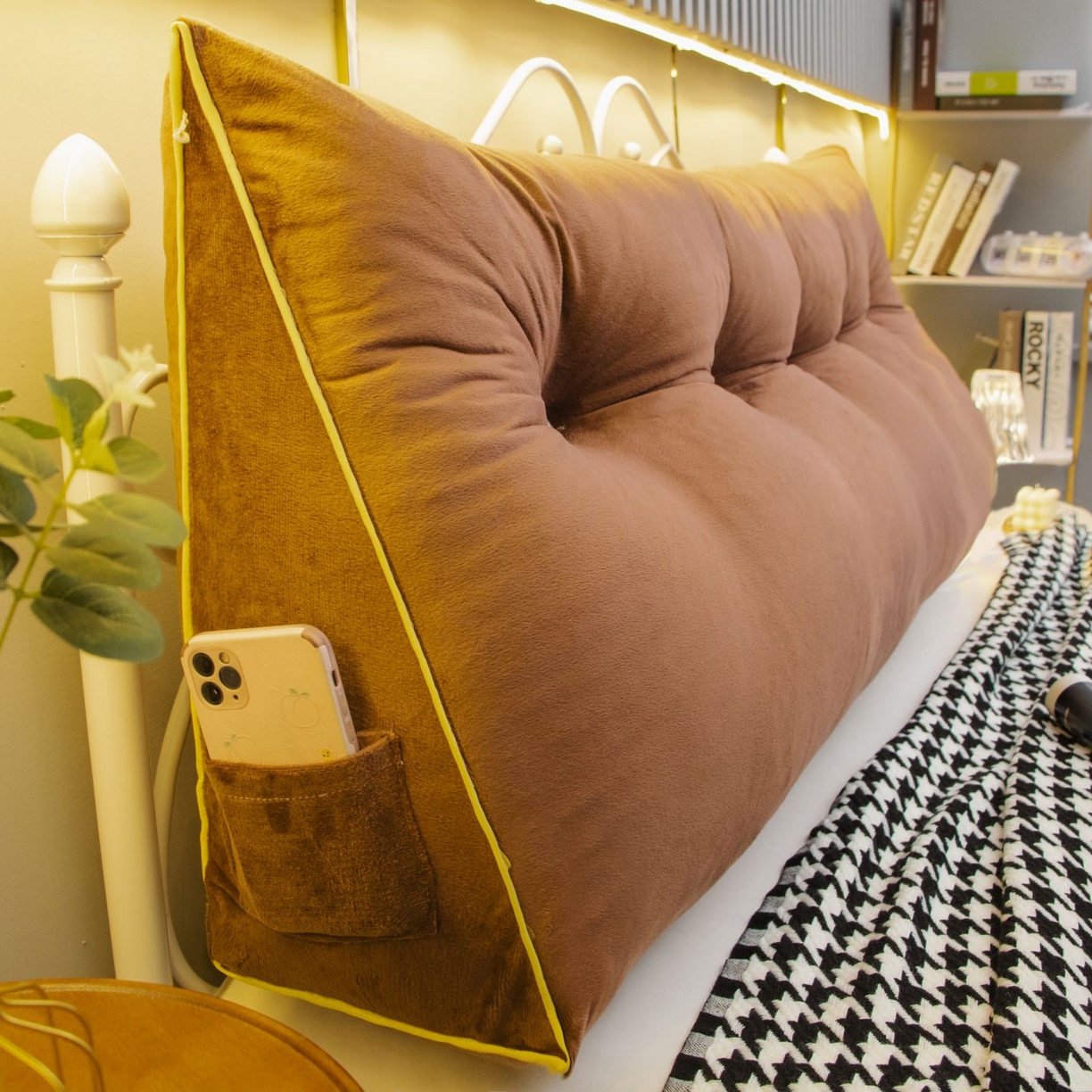 91家纺网 家纺一手货源 找家纺 沐沐家纺 2026新款宝宝绒三角大靠垫 驼色