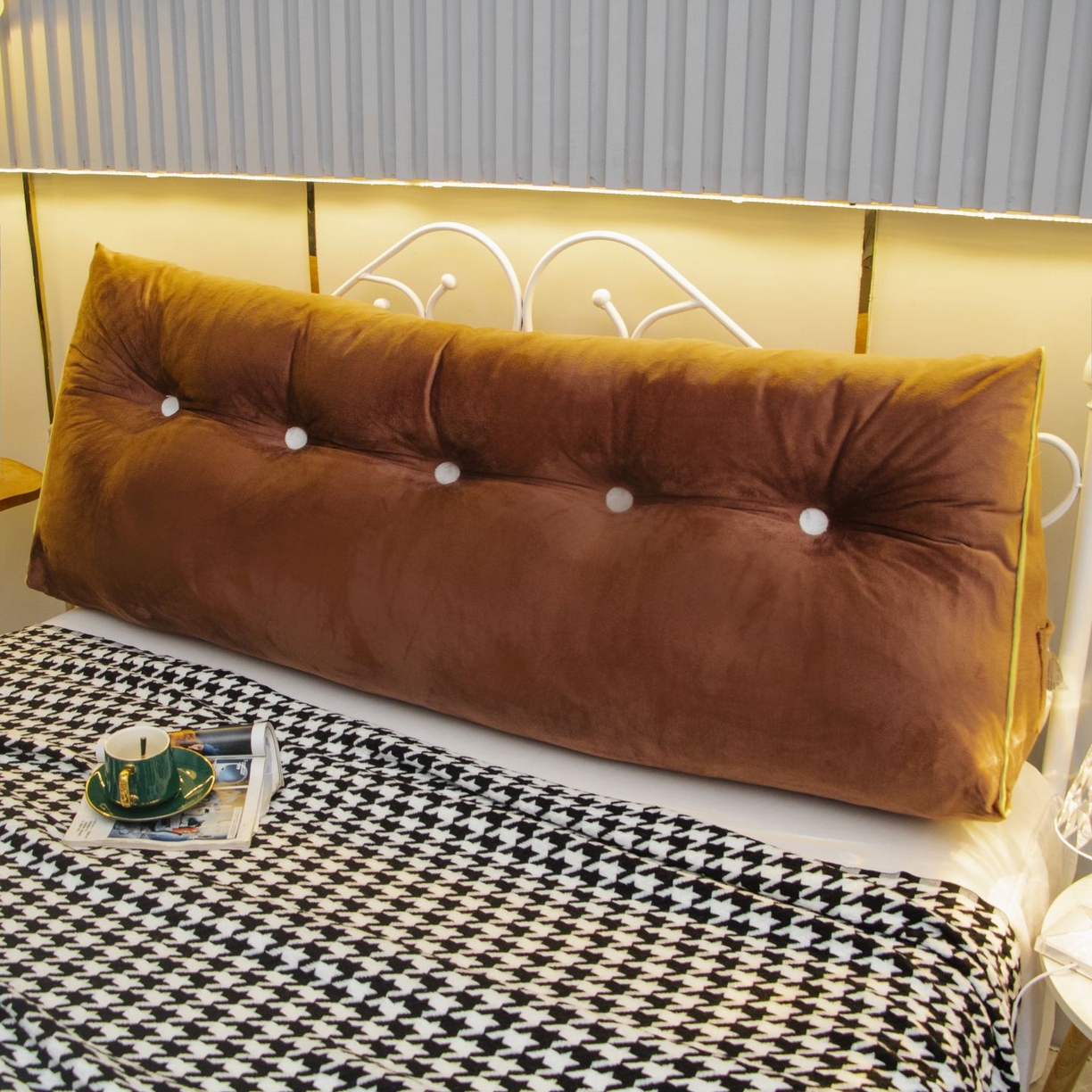 91家纺网 家纺一手货源 找家纺 沐沐家纺 2026新款宝宝绒三角大靠垫 驼色