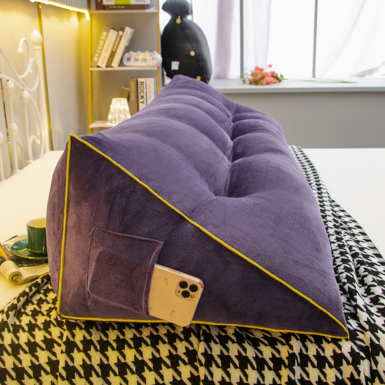 91家纺网 家纺一手货源 找家纺 沐沐家纺 2026新款宝宝绒三角大靠垫 紫色