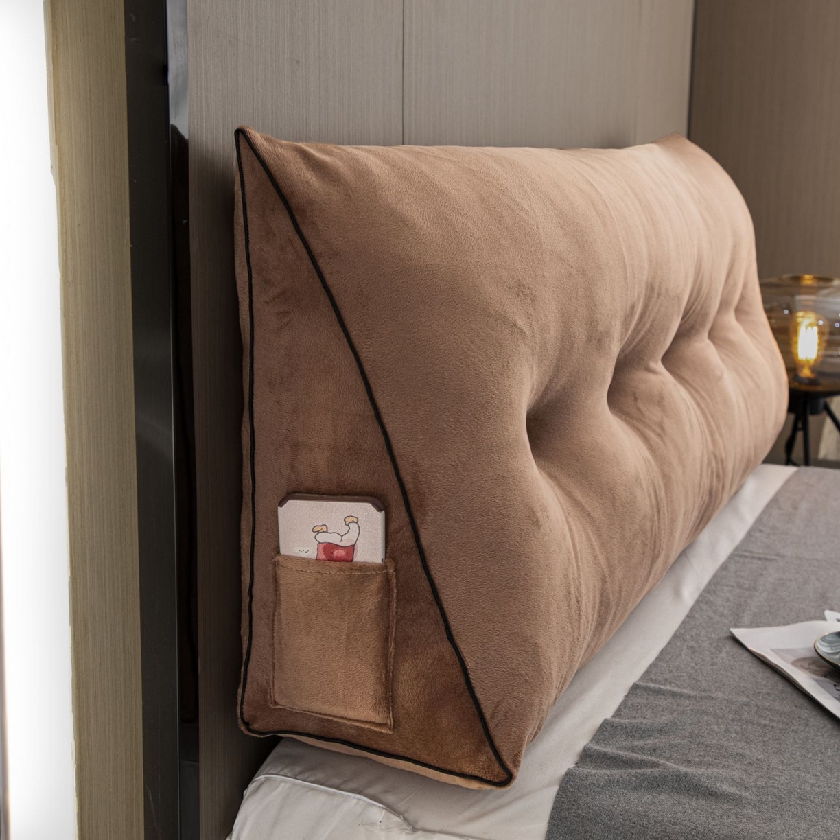 91家纺网 家纺一手货源 找家纺 沐沐家纺 2026新款宝宝绒三角大靠垫 棕色